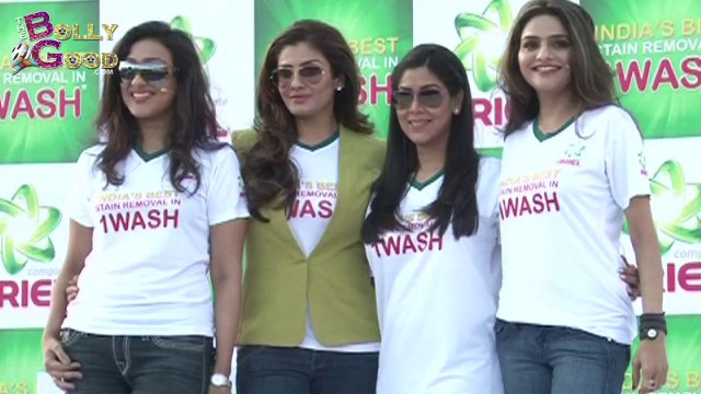 Ariel Attempts For Guinness World Record With Raveena Tandon, Madhoo, Sakshi Tanwar & Rituparna