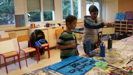 Atelier peinture aux Allagniers Myriam et Ambre