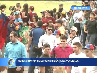 Estudiantes inician concentración para movilizarse hasta la Fiscalía