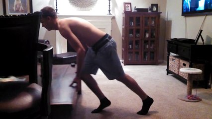 Sahibinin Totosuna Zıplayan Kedi