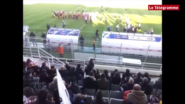 Ile Rousse / EA-Guingamp. L'entrée des joueurs sur le terrain