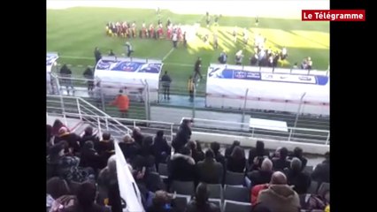 Ile Rousse / EA-Guingamp. L'entrée des joueurs sur le terrain