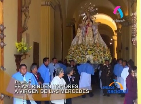 Miembros de la Marina de Guerra y del Ejército Peruano rinden homenaje a la Virgen de Las Mercedes, patrona de las Fuerzas Armadas.
