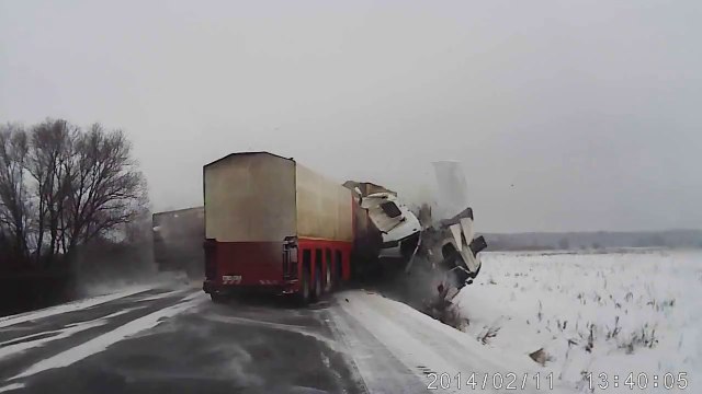 Accident mortel en Russie - Face à face entre 2 semi-remorques (11 Février 2014)