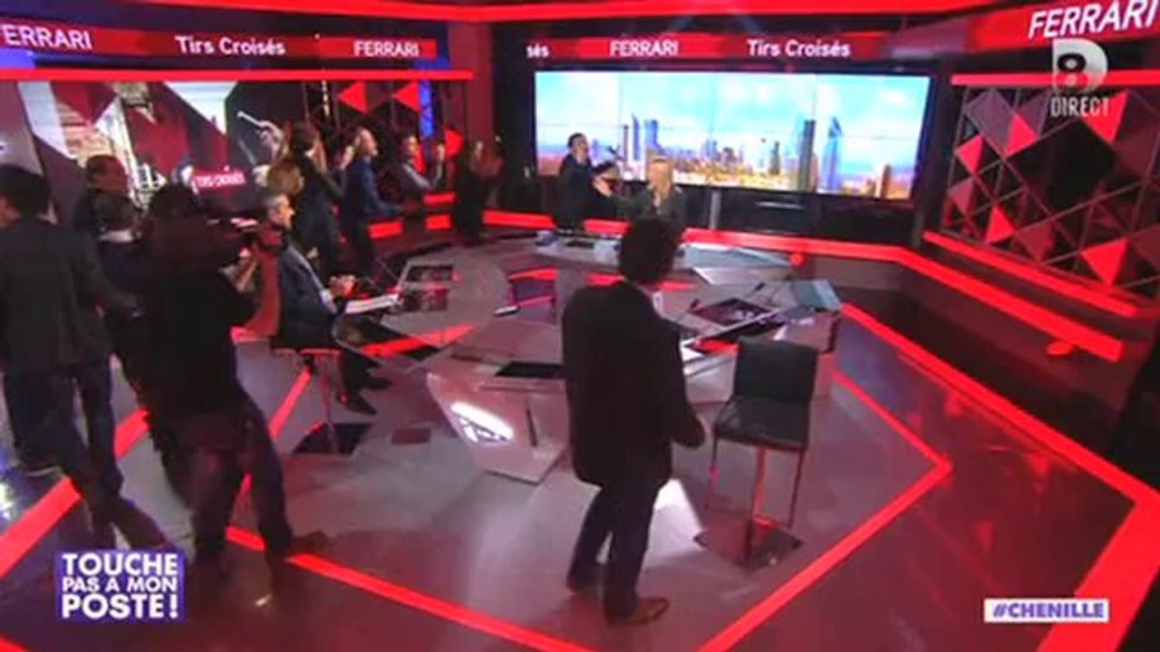 Cyril Hanouna envahit le plateau d'i-TELE