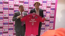 Japón - Forlán es presentado en Japón