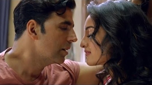Holiday Movie | Akshay Kumar & Sonakshi Sinha's Intimate KISS - video