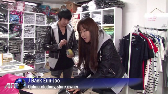 S.Korean lovers say it with matching socks