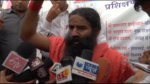 Ram dev Says Gandhi Robs India More the Muggals