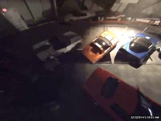 Un gouffre va faire disparaitre 3 Corvettes de collection dans un musée! Dingue...