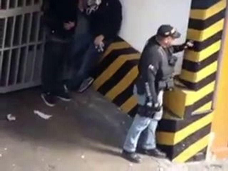 Manifestant tué par balles par la police au Venezuela