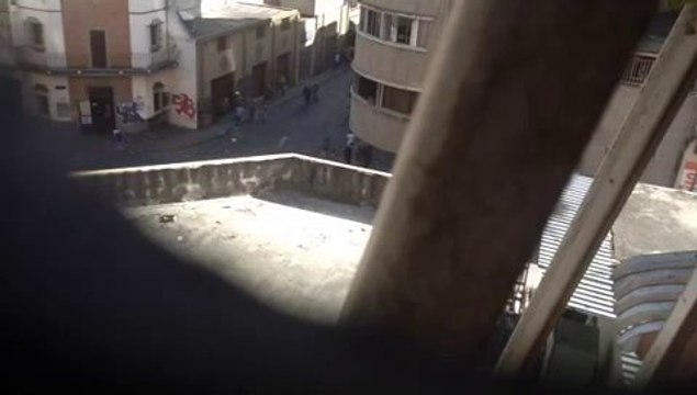 Manifestant tué par balles par la police à Caracas