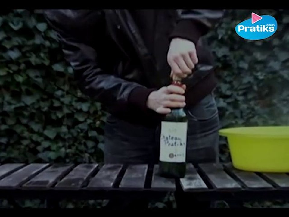 ¿Cómo re-tapar una botella con un corcho?
