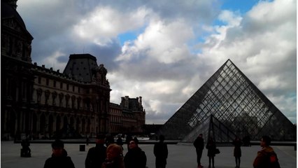 timelapse pyramide du louvre