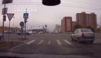 Compilation de dashcam de la police - gros crashs de malades!