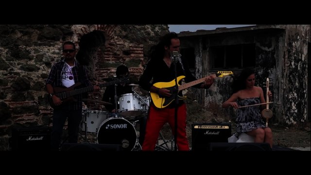 Deyiş Devran - Elimde Gitarım