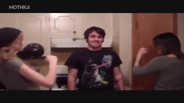 МОТИКА: Дечкото си го доби од две девојки во исто време