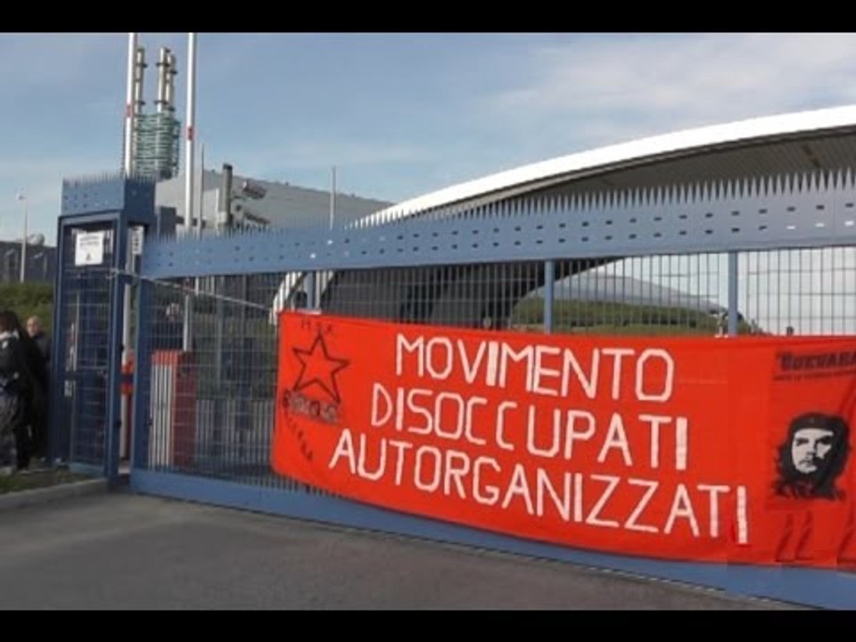 Napoli - Disoccupati, arrestati 25 "Bros". Perquisita casa di Gabriele -1- (13.02.14)