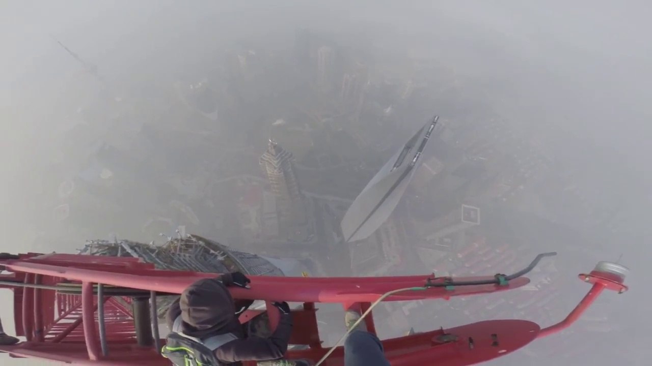 Russian Daredevils Climb Shanghai Tower (650 meters)