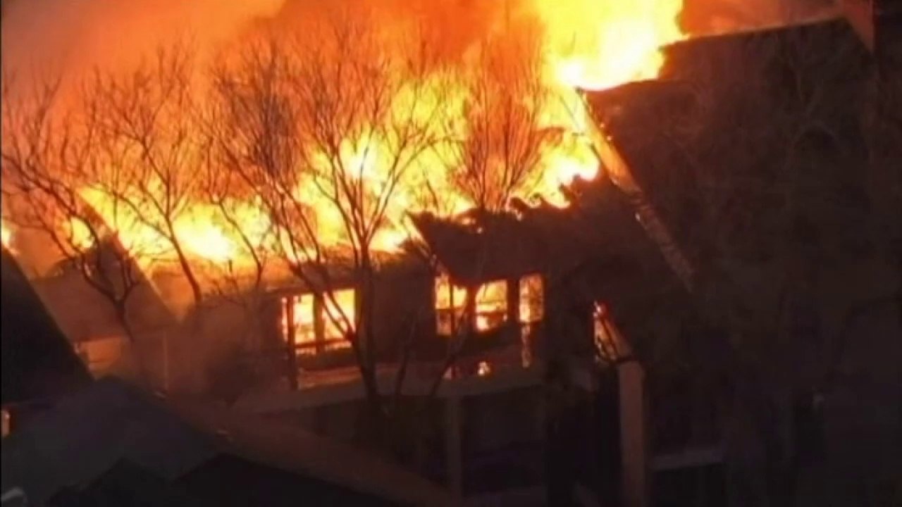 Dallas apartment fire rages