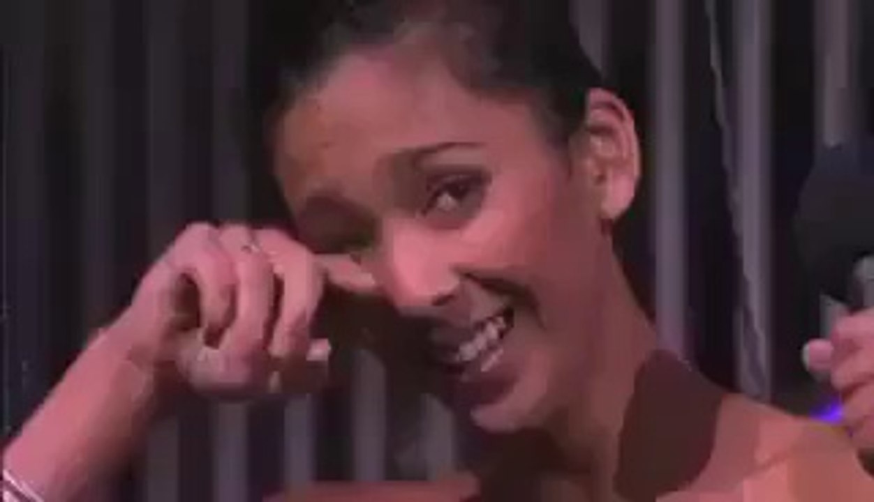 snake is getting Cover a Lady While Singing