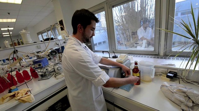 Métier, technicien de laboratoire chez Cointreau
