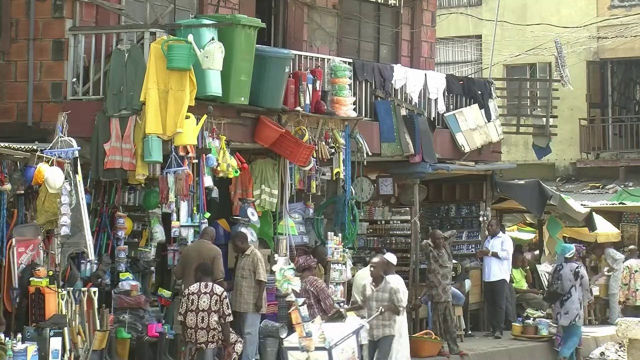 "We cyclers", des vélos-recycleurs dans les bidonvilles de Lagos