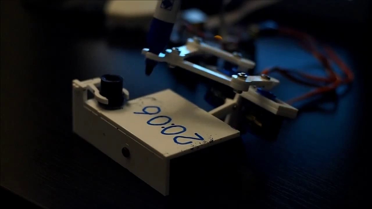 Petit Robot qui Écrit l'Heure • Plotclock [HD]