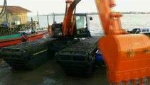 perubahan excavator Hitachi Zaxis 200 darat menjadi excavator amphibi di Kutai kartanegara Kalimantan Timur Indonesia
