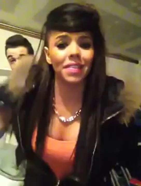 YoOrA-Niia   Morceau de Nicki Minaj yaourt chewgum