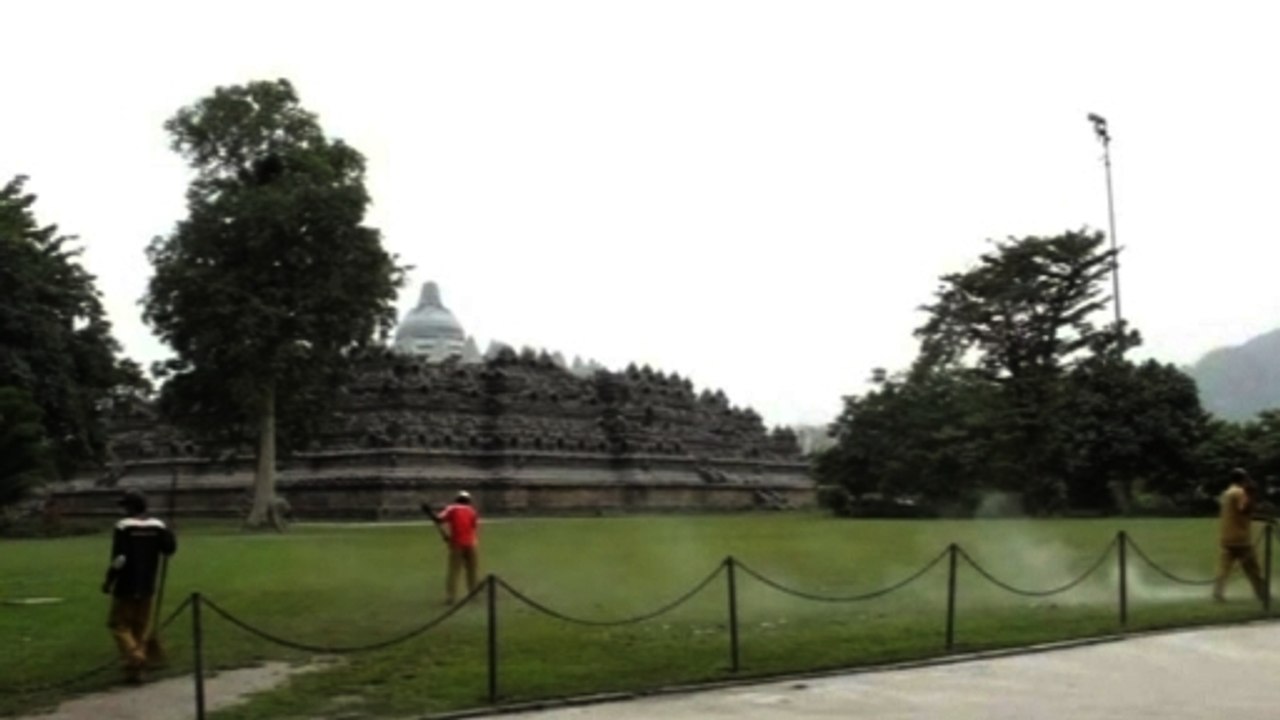 World heritage temple in Indonesia closes due to volcanic ash
