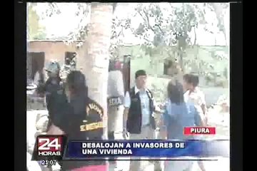 La policía desalojó a golpes a familia que invadió vivienda en Piura