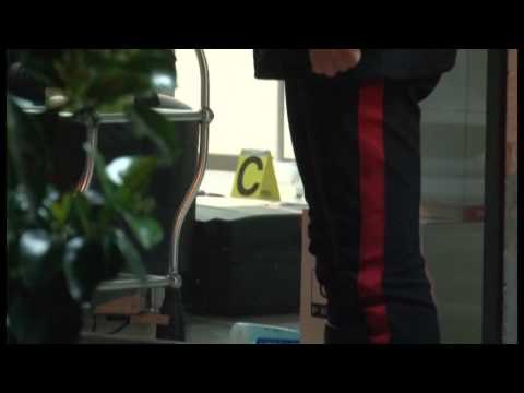 Napoli - Agguato a Soccavo, giovane ucciso in un salone da barbiere (13.02.14)