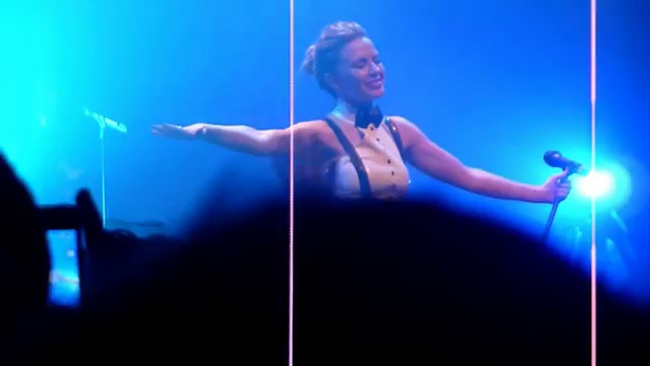 Kylie Minogue - I Should Be So Lucky Live at Paris, 14-02-2014