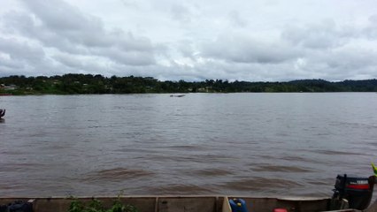 Guyane : frontière France-Suriname en pirogue