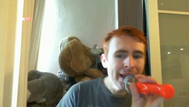 Wiwi égratigne Oui Oui et la voiture jaune de Ludwig Von 88