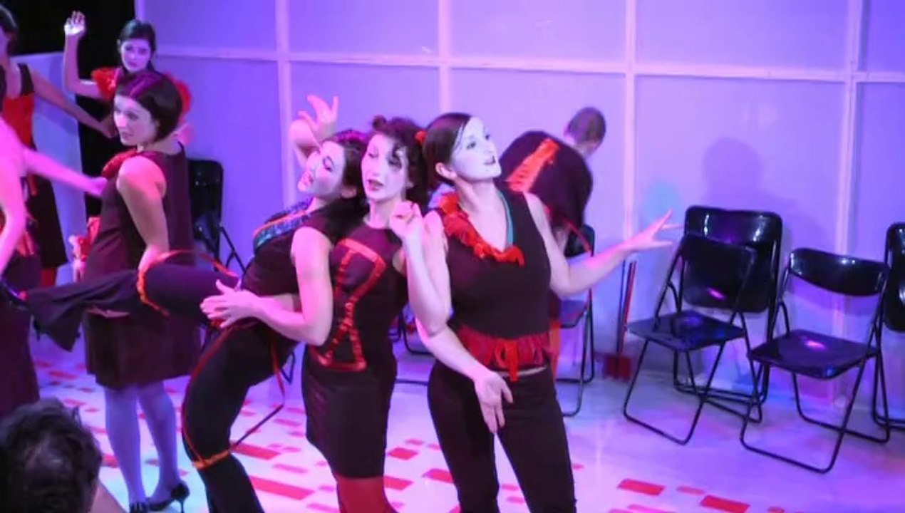 Batterie de pOules élevées sous les sunlights / Ensemble Boréades