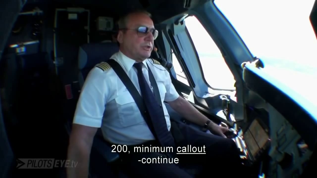 Pilots View of Airbus A380 approach and landing at San Francisco