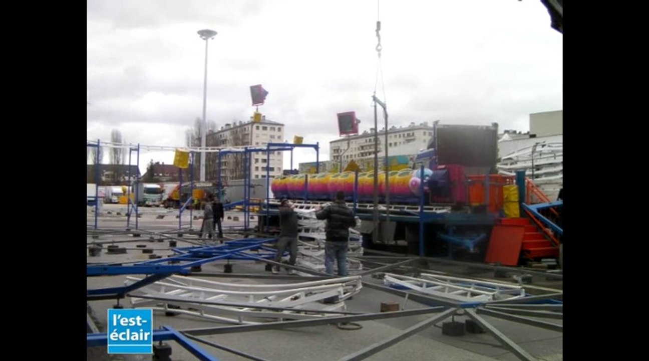 Foires de mars : les forains montent les manèges