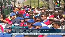 Miles de jóvenes marchan por la paz en Venezuela