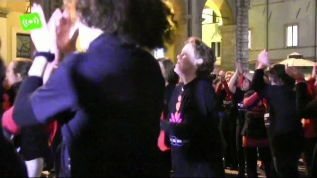 One Billion Rising 2: circa 200 persone in Piazza Cavour contro la violenza sulle donne