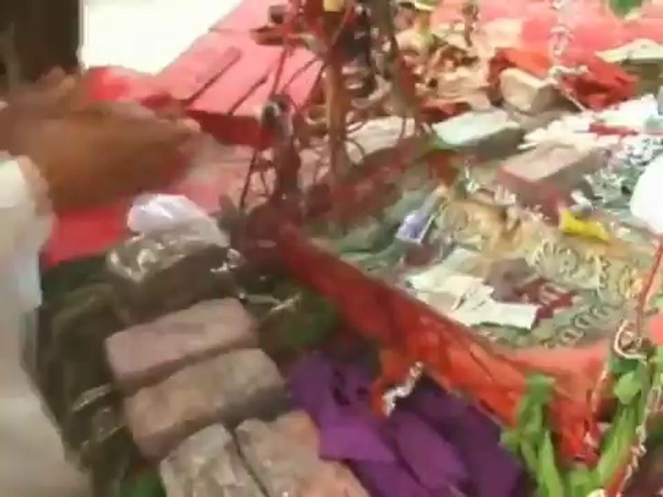 Hajj in Pakistan - Tawaaf in Sehwan Sharif - Vidpk.com