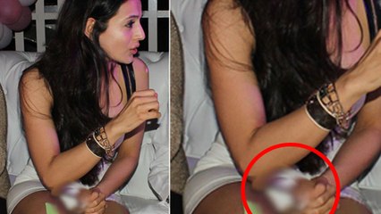 OMG - Ameesha Patel's Shocking Wardrobe Malfunction
