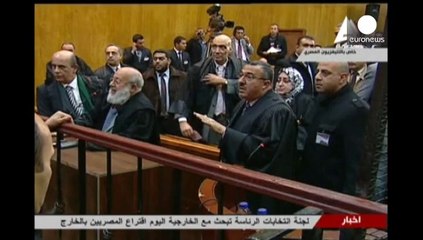 Egypt: Mursi trial adjourned after legal team walks out