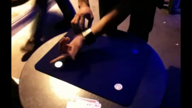 Magicien close-up soirée privée & mentalisme idf