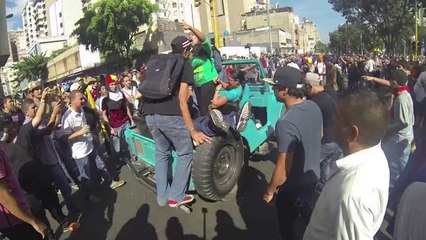Disparos a un estudiante en Caracas durante protesta del 12F.