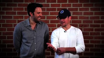 Ben Affleck y Matt Damon se hacen bromas mientras piden donaciones
