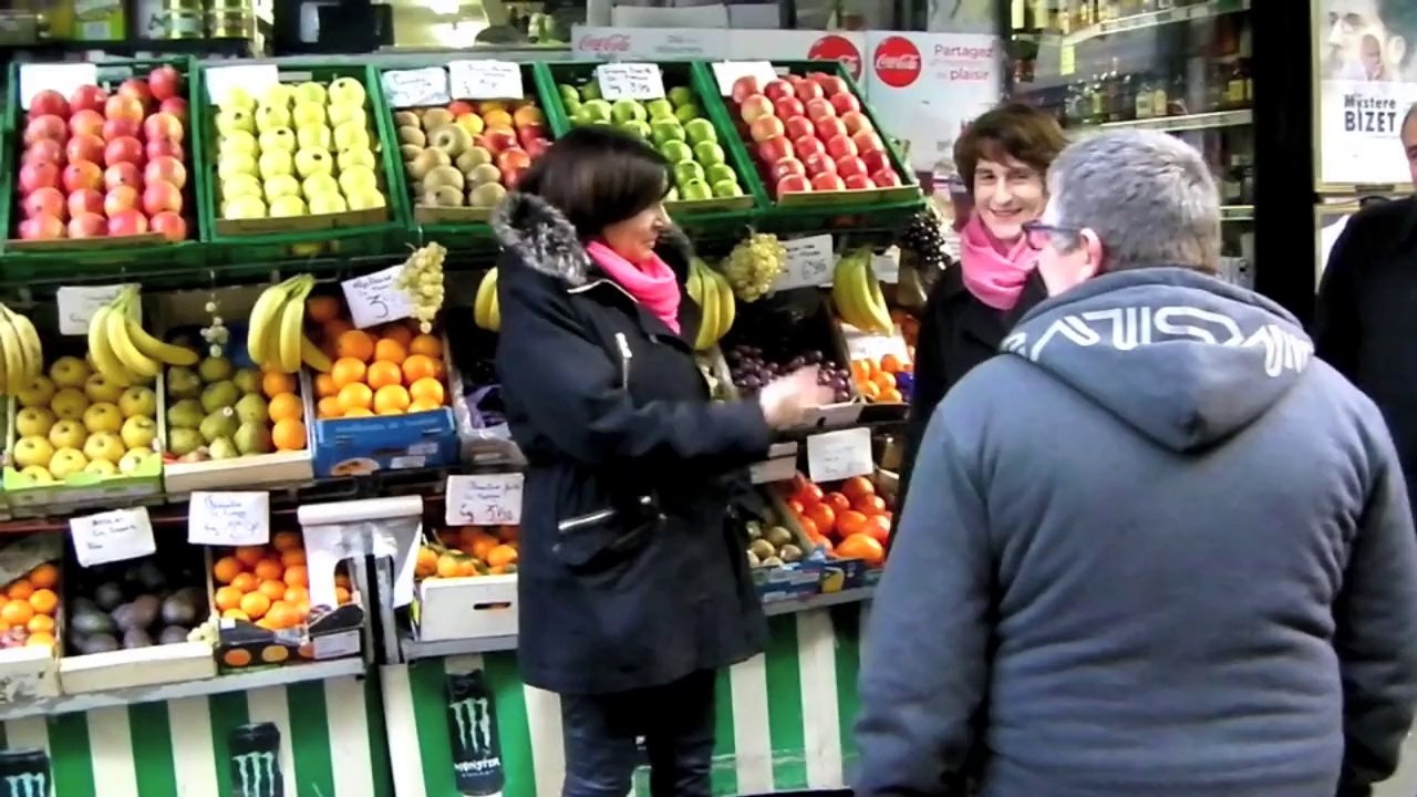 Anne Hidalgo et Marie-Christine Lemardeley en campagne rue Saint-Jacques