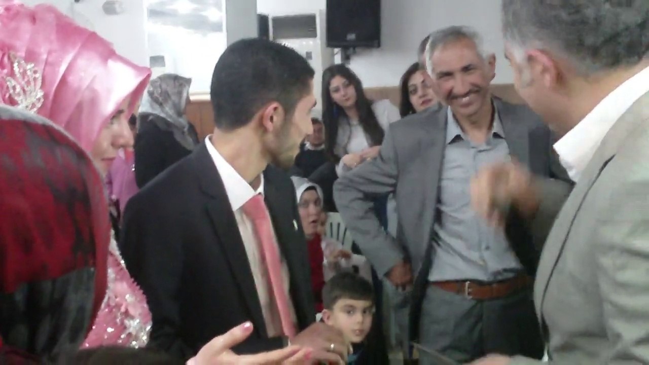 ZEYNEP İLE HÜSEYİN -YÜZÜK TAKMA