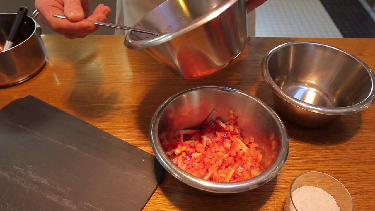 La recette pas-à-pas : "Cru de fraises et tomates"